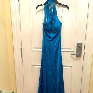 Super long beautiful formal dress - needs to be steamed or ironed